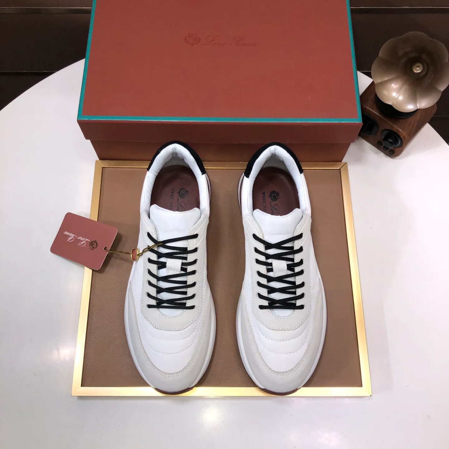 Men's shoes 💰600💰[𝐥𝐨𝐫𝐨 𝐏𝐢𝐚𝐧𝐚] lp classic loafers, an Italian treasure brand, the only brand that can match Hermès! Only after wearing it do we realize that we cannot let down our feet. The upper is imported cashmere, the lining of water-dyed cowhide ➕ the cowhide feet, the official original glass rubber outsole, and the pendant. Exclusive original packaging (tag ➕ brand paper ➕ outer box ➕ hand bag) code number: 38-45